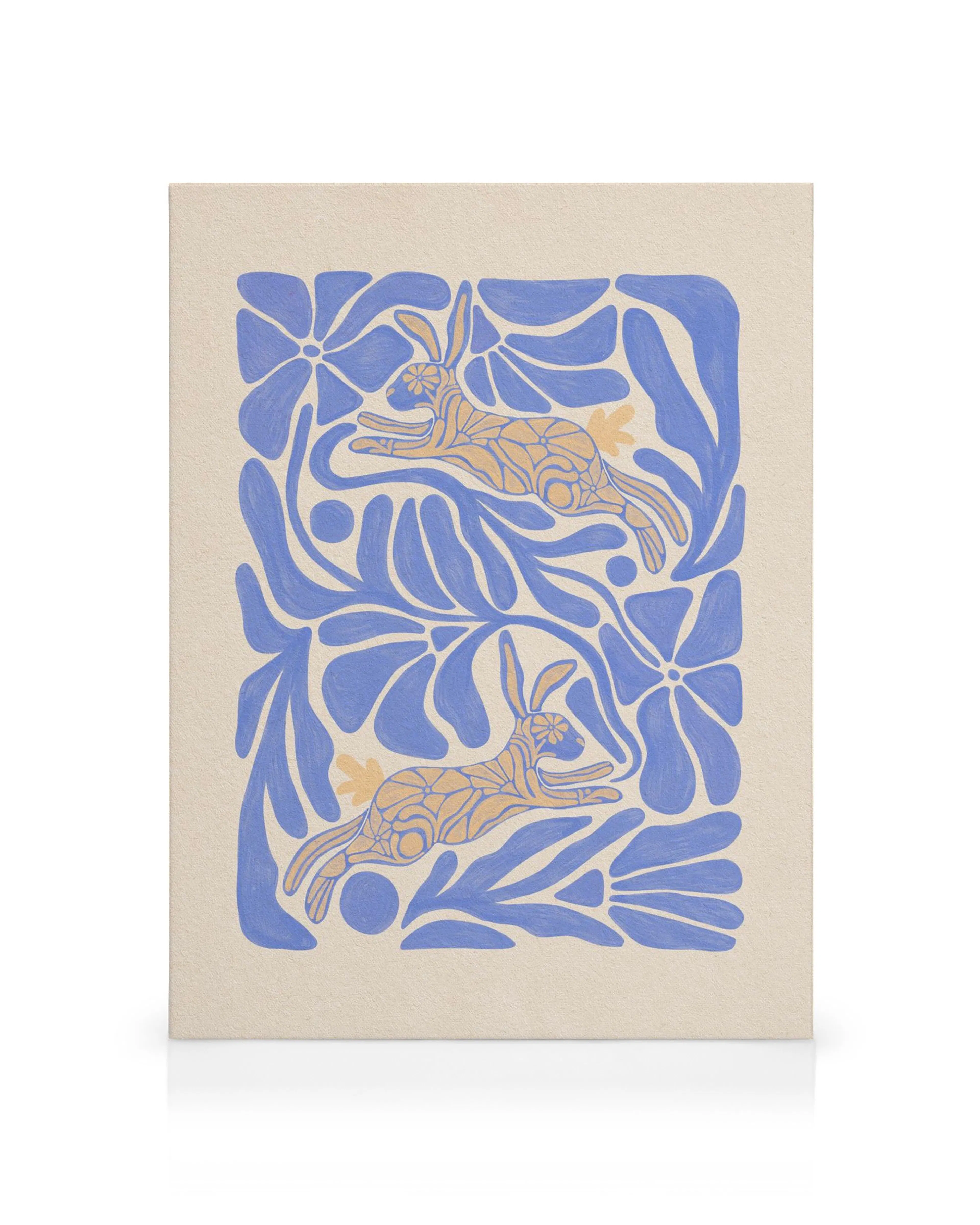 Twee gele konijnen met abstracte patronen tussen blauwe bloemen en bladeren op een crèmekleurige achtergrond, SoulShine Co.