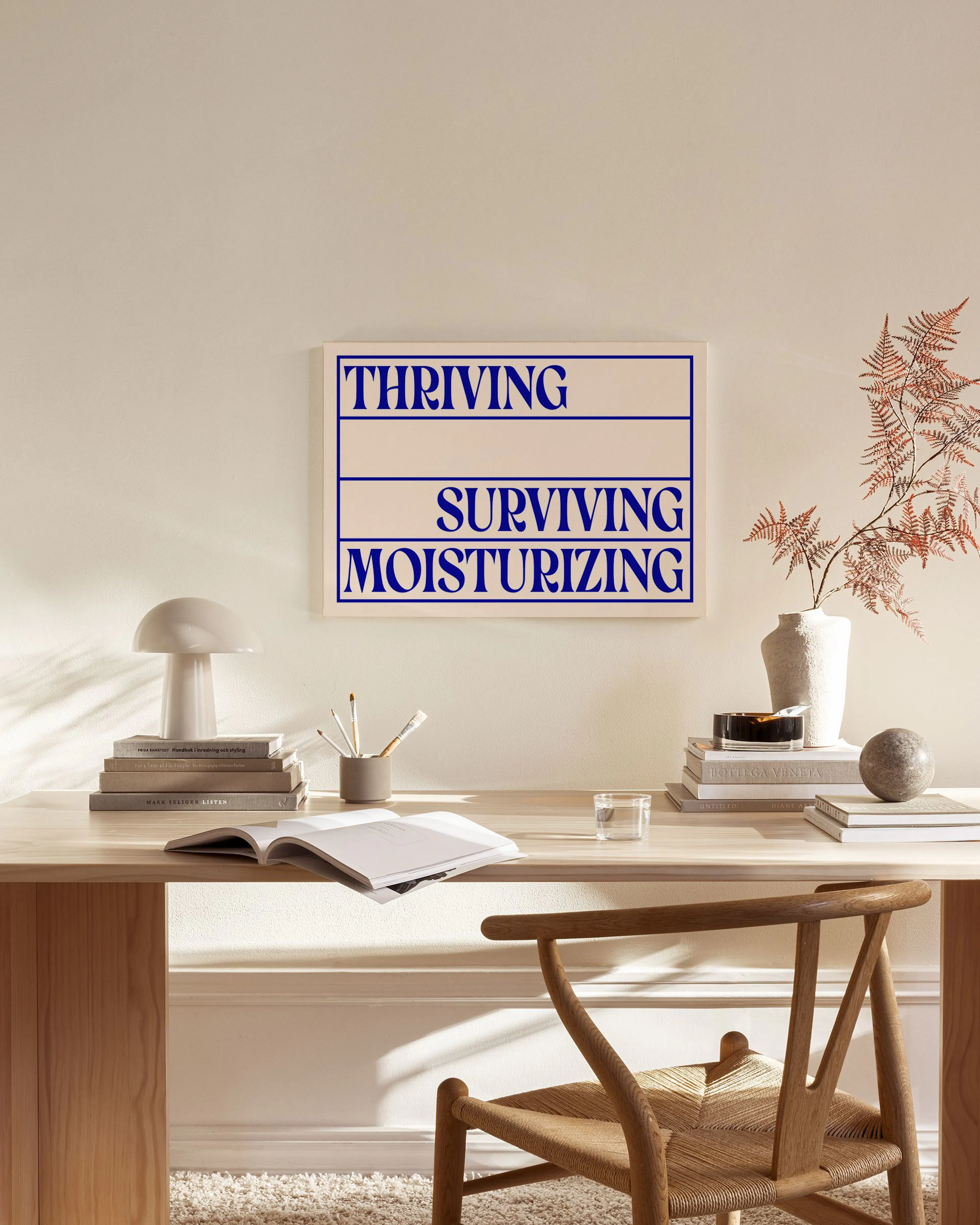 Thriving Surviving Moisturizing, Décoration Murale Typographique Minimaliste Bleu et Beige