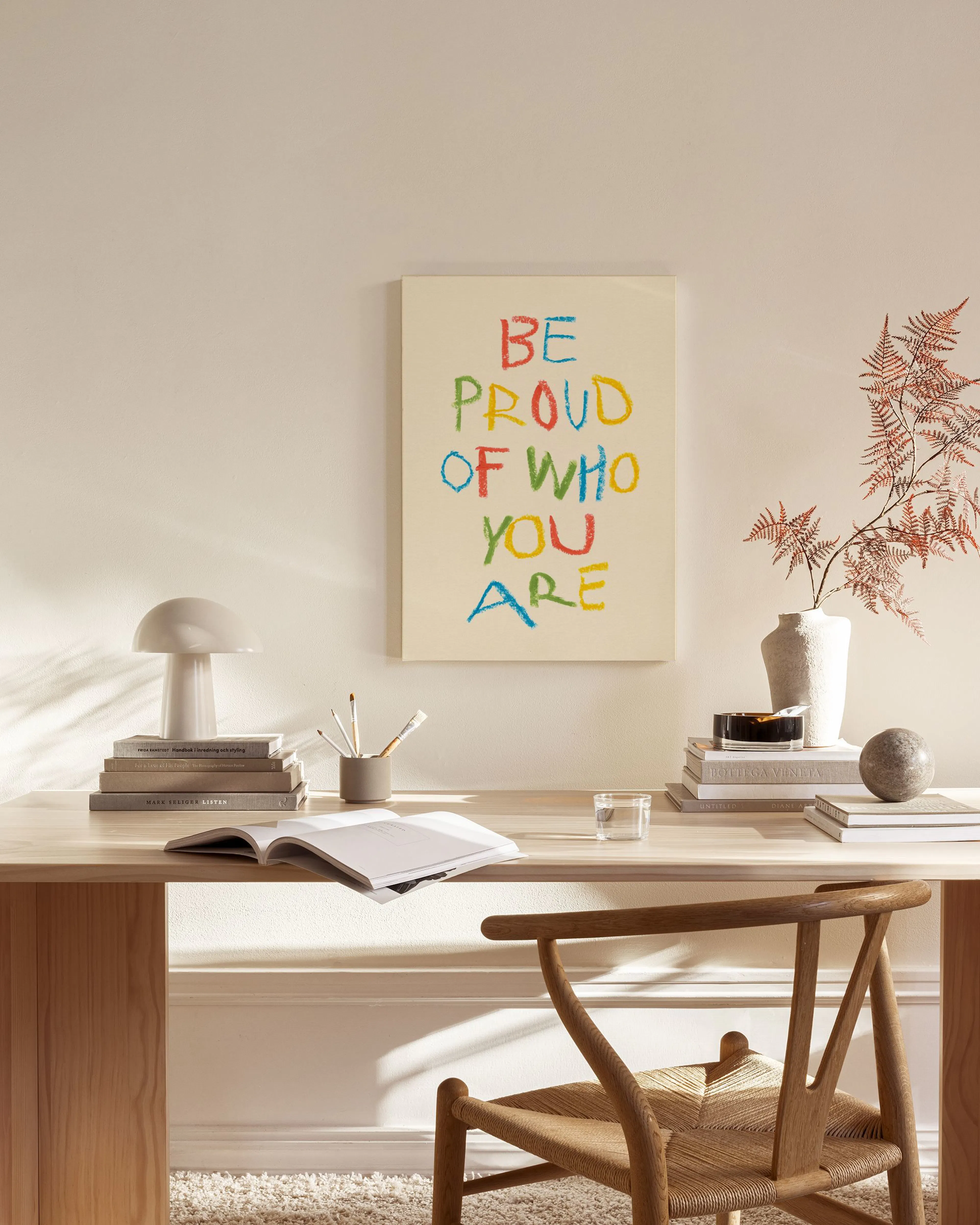 Be Proud, Arte su Tela con Lettere Colorate e Stile Giocoso