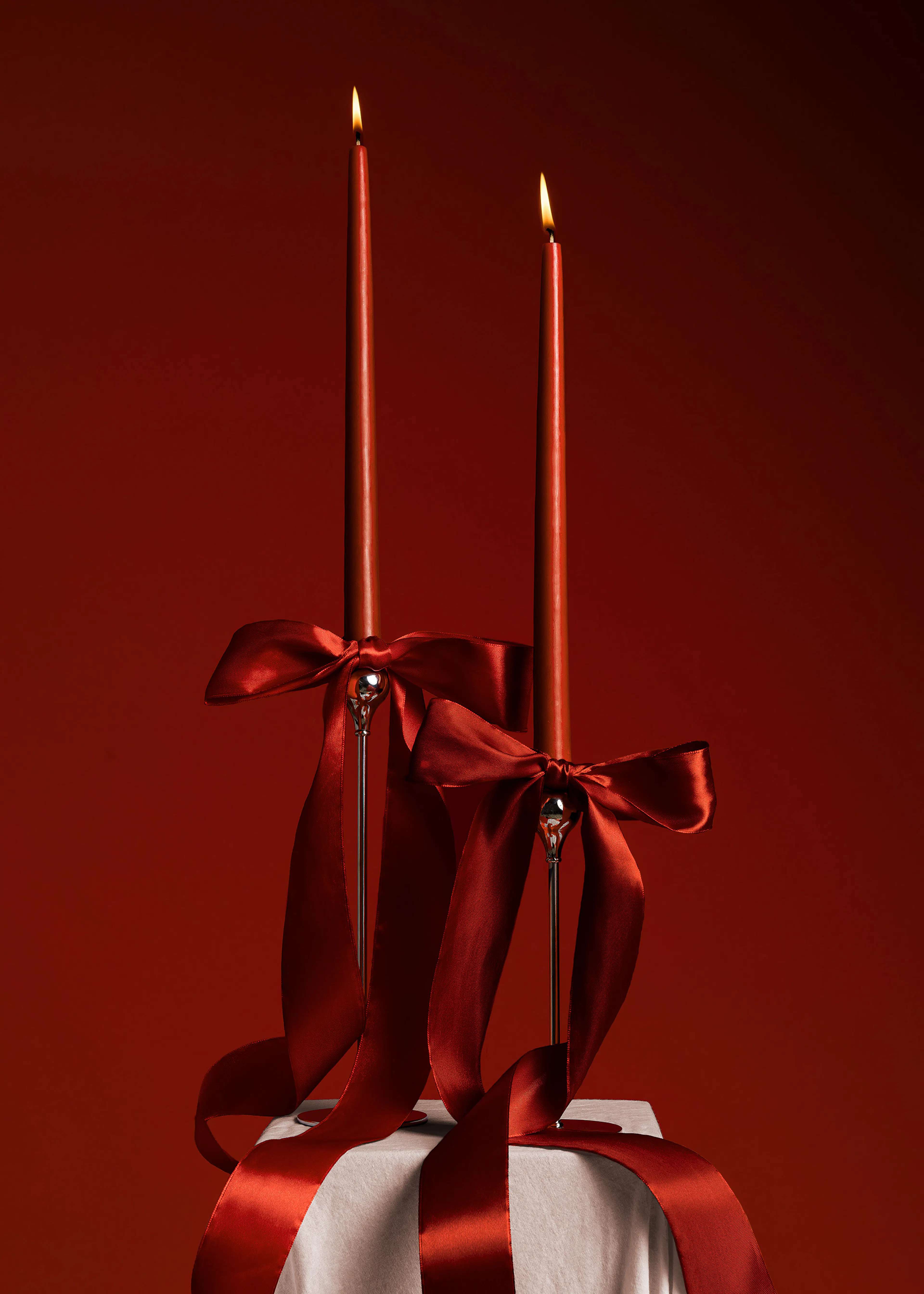 Candles in Red, Elegantní červené svíčky s mašlemi